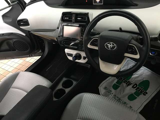 トヨタ プリウス １．８ Ｓ Ｅ－ＦＯＵＲ ４ＷＤ H28年 (甲信越・北陸) 99