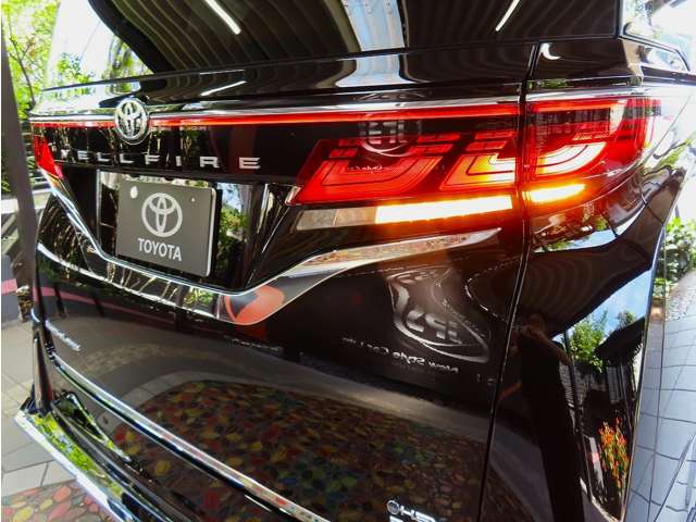 トヨタ ヴェルファイア　ハイブリッド ハイブリッド ２．５ エグゼクティブ ラウンジ Ｅ－ＦＯＵＲ ４ＷＤ R7年 (関東) 99