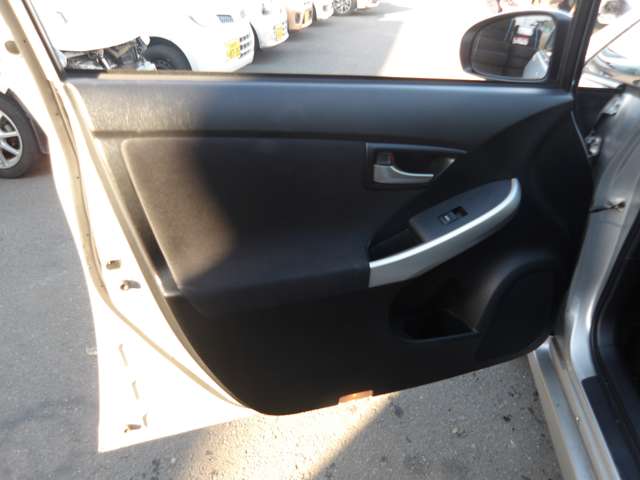 トヨタ プリウス １．８ Ｓ H25年 (東北) 99