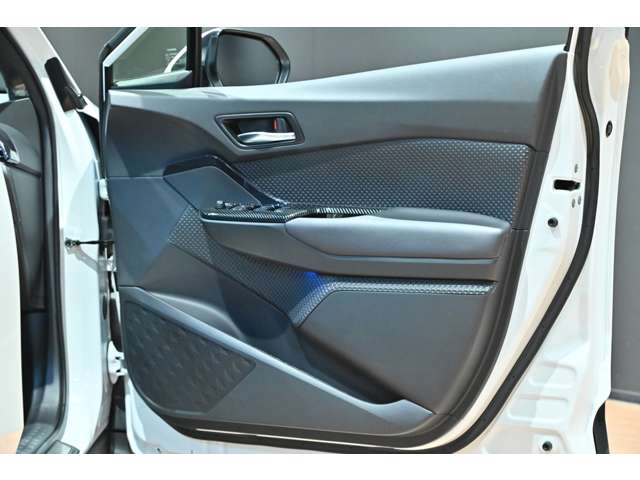 トヨタ Ｃ−ＨＲ ハイブリッド １．８ Ｇ モード ネロ セーフティ プラスＩＩ R4年 (関東) 99