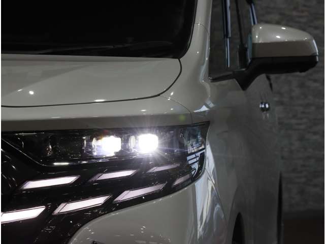 トヨタ アルファード　ハイブリッド ハイブリッド ２．５ Ｚ Ｅ－ＦＯＵＲ ４ＷＤ R6年 () 99
