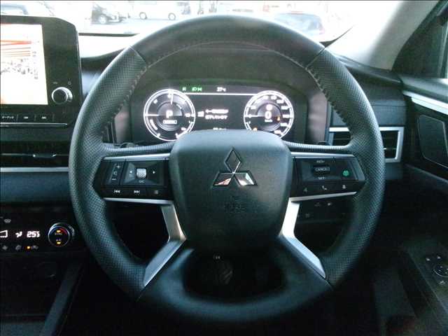 三菱 アウトランダーＰＨＥＶ ＰＨＥＶ ２．４ Ｇ ４ＷＤ R5年 (関東) 99