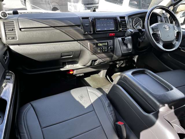 トヨタ ハイエースバン ２．８ダークプライムＩＩマルチロールトランスポーター タイプＩＩ ロング ディーゼルターボ R3年 (関東) 99
