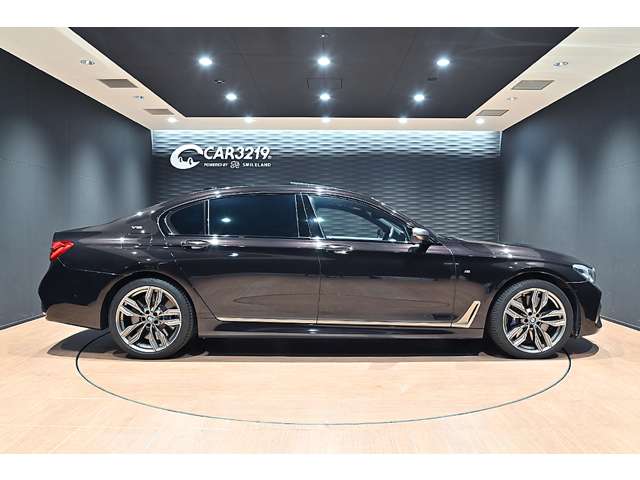 ＢＭＷ ７シリーズ Ｍ７６０ＬＩ Ｘドライブ ４ＷＤ R2年 () 99