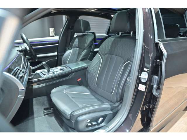 ＢＭＷ ７シリーズ Ｍ７６０ＬＩ Ｘドライブ ４ＷＤ R2年 () 99