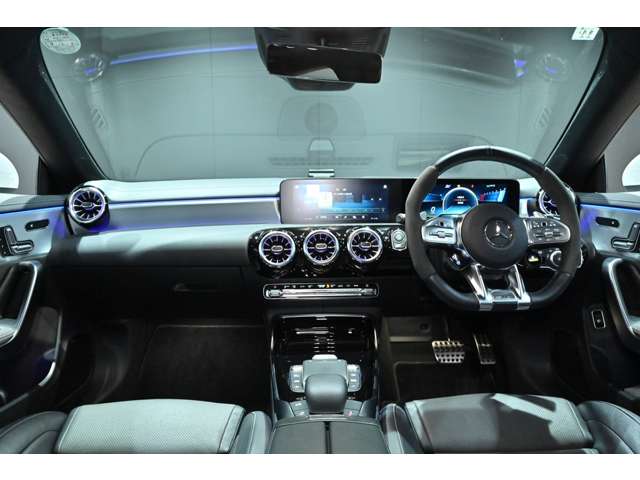 ＡＭＧ ＣＬＡ　シューティングブレーク ＣＬＡ ３５ ４マチック ４ＷＤ R3年 () 99