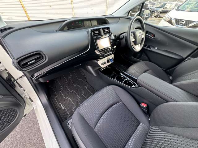 トヨタ プリウス １．８ Ｓ セーフティ プラス H30年 (近畿) 99