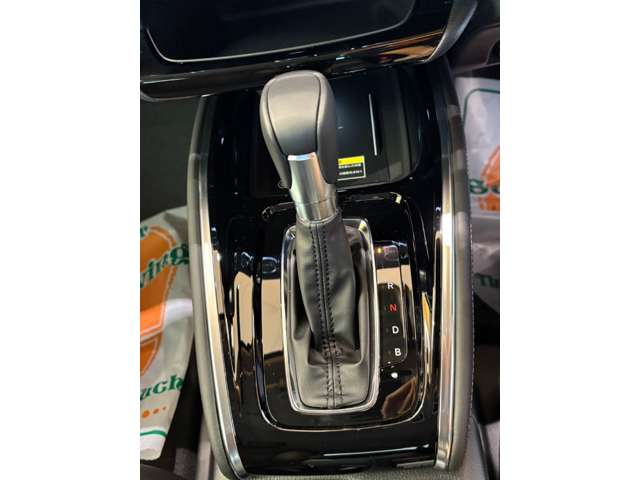 ホンダ ヴェゼル １．５ Ｅ：ＨＥＶ Ｚ R8年 (近畿) 99