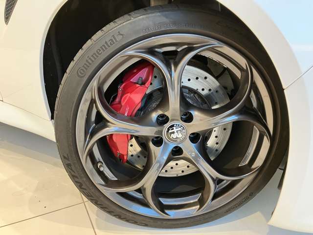 アルファロメオ ジュリア ２．９ Ｖ６ ビターボ クアドリフォリオ R1年 () 99