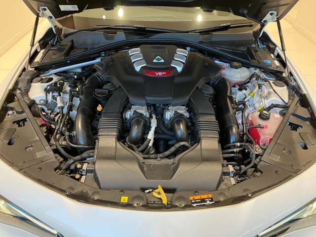アルファロメオ ジュリア ２．９ Ｖ６ ビターボ クアドリフォリオ R1年 () 99