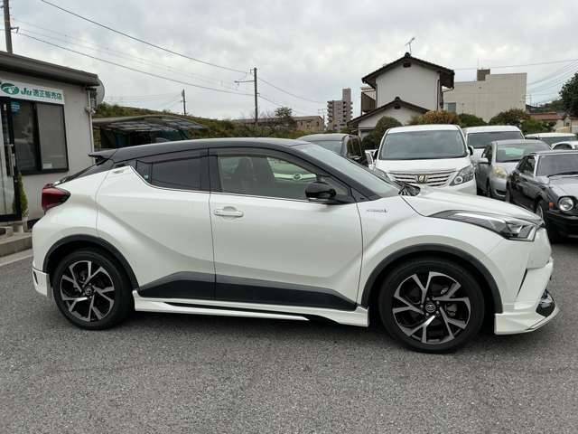 トヨタ Ｃ−ＨＲ ハイブリッド １．８ Ｇ H30年 (中国) 99