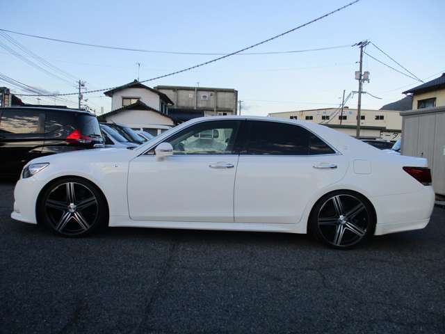 トヨタ クラウン　ハイブリッド ハイブリッド ２．５ Ｓ H25年 (中国) 99