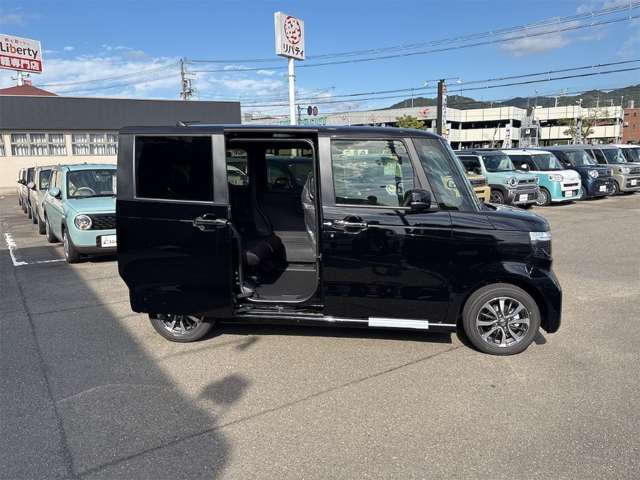 ホンダ Ｎ　ＢＯＸ カスタム ６６０ R8年 (四国) 99