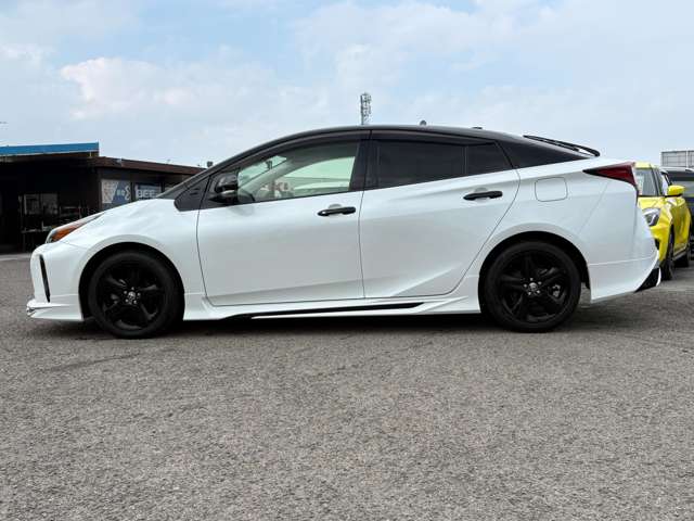 トヨタ プリウス １．８ Ｓ ツーリングセレクション ブラックエディション R4年 (四国) 99