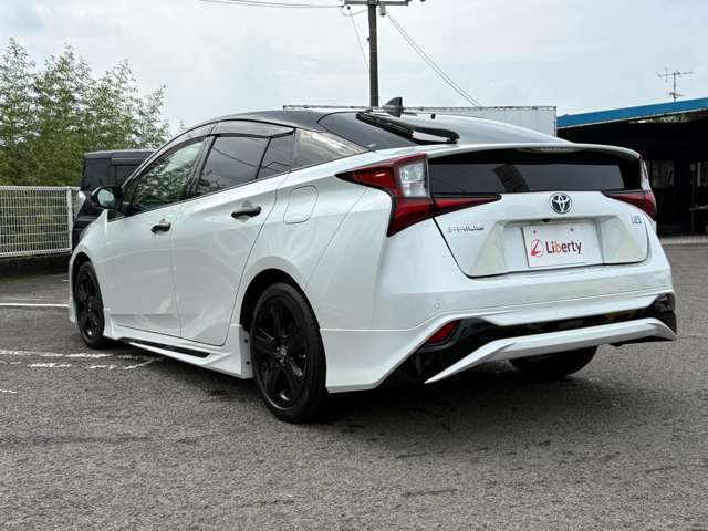トヨタ プリウス １．８ Ｓ ツーリングセレクション ブラックエディション R4年 (四国) 99