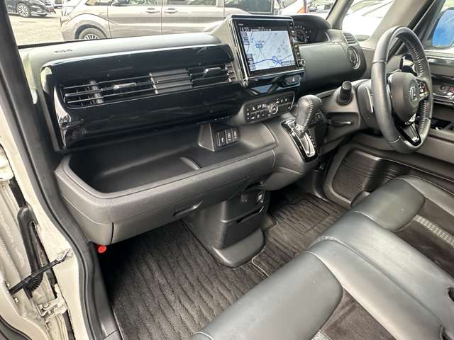 ホンダ Ｎ　ＢＯＸ カスタム ６６０ Ｌ ターボ R4年 (関東) 99