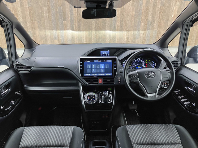 トヨタ ヴォクシー １．８ ハイブリッド ＺＳ 煌ＩＩ R1年 () 99