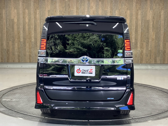 トヨタ ヴォクシー １．８ ハイブリッド ＺＳ 煌ＩＩ R1年 () 99