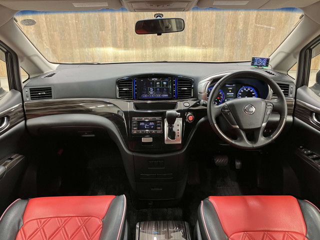 日産 エルグランド ２．５ ２５０ハイウェイスターＳ アーバンクロム H29年 () 99