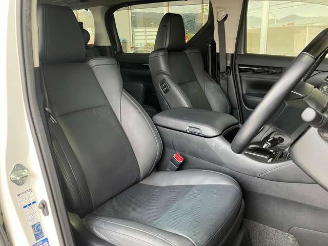 トヨタ アルファード　ハイブリッド ハイブリッド ２．５ ＳＲ Ｃパッケージ Ｅ－ＦＯＵＲ ４ＷＤ R4年 () 99