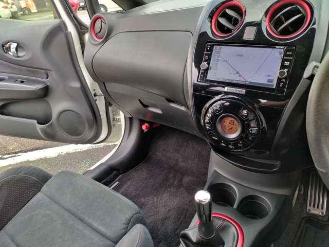 日産 ノート １．６ ＮＩＳＭＯ Ｓ H29年 (近畿) 99