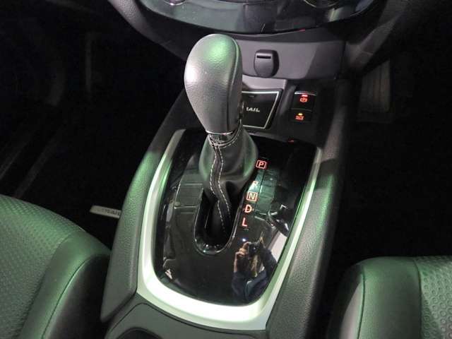 日産 エクストレイル ２．０ ２０ＸＩ ２列車 ４ＷＤ R1年 () 99