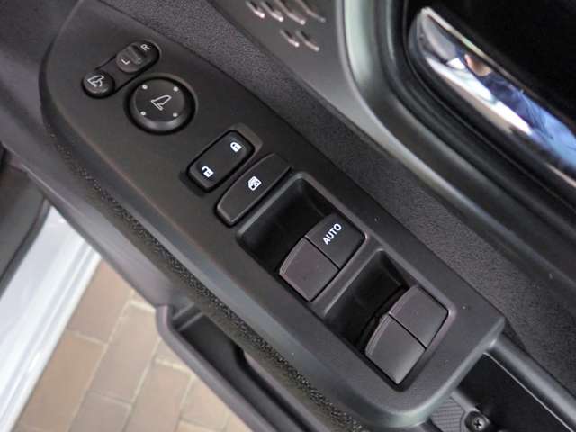 ホンダ Ｎ　ＢＯＸ カスタム ６６０ R8年 () 99