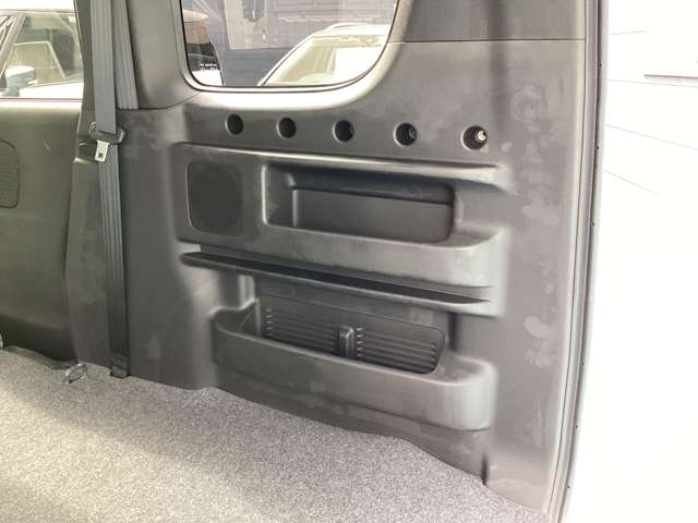 スズキ エブリイワゴン ６６０ ＰＺターボスペシャル ４ＷＤ R8年 () 99