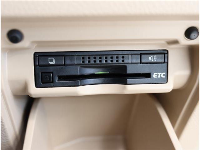 トヨタ アルファード　ハイブリッド ２．４ Ｘ ウェルキャブ サイドリフトアップシート車 脱着タイプ 電動式 ４ＷＤ H25年 () 99