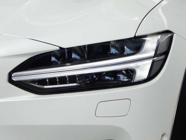 ボルボ Ｖ９０クロスカントリー Ｄ４ ＡＷＤ ノルディック エディション ディーゼルターボ ４ＷＤ R1年 (東海) 99