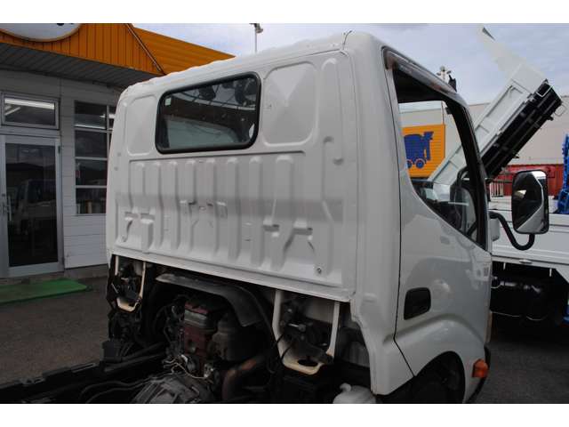 日野自動車 デュトロ ４．０ＤＴ 全低床３Ｔダンプ H25年 () 99