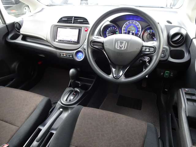 ホンダ フィット　シャトル　ハイブリッド １．３ Ｃ H26年 () 99