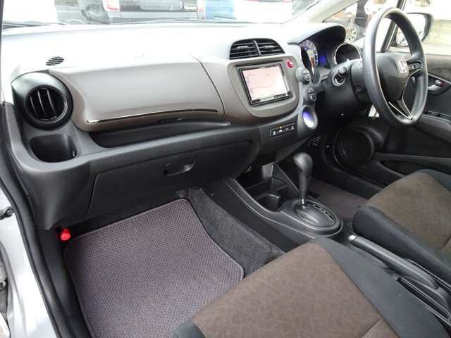 ホンダ フィット　シャトル　ハイブリッド １．３ Ｃ H26年 () 99