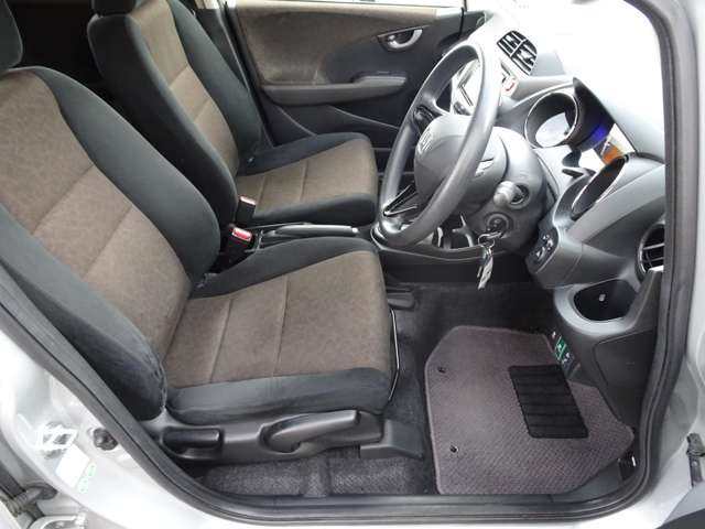 ホンダ フィット　シャトル　ハイブリッド １．３ Ｃ H26年 () 99