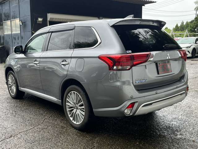 三菱 アウトランダーＰＨＥＶ ２．４ Ｇ プレミアムパッケージ ４ＷＤ H30年 (関東) 99