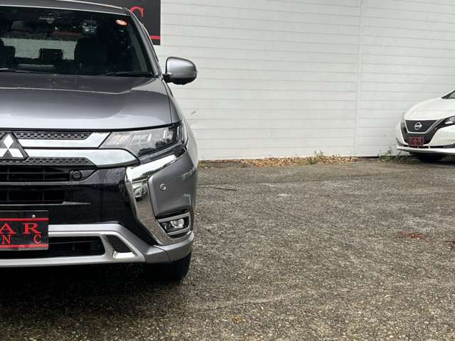 三菱 アウトランダーＰＨＥＶ ２．４ Ｇ プレミアムパッケージ ４ＷＤ H30年 (関東) 99