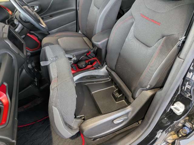 ジープ レネゲード トレイルホーク ４ＷＤ R2年 (四国) 99