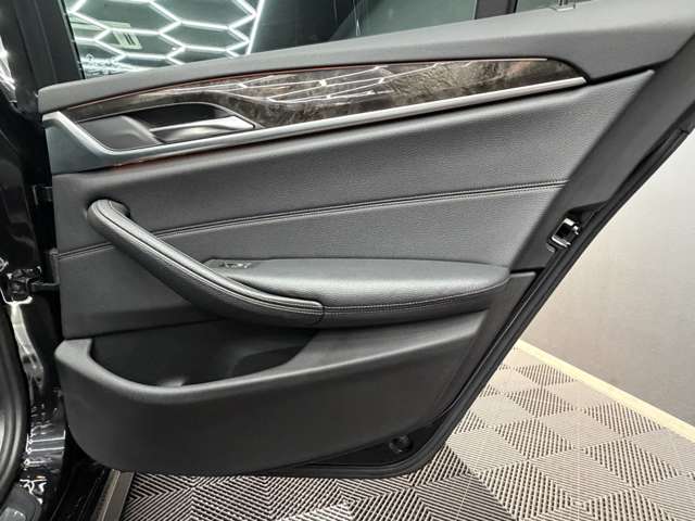 ＢＭＷ ５シリーズ ５２３Ｄ Ｍスポーツ ディーゼルターボ H29年 (関東) 99