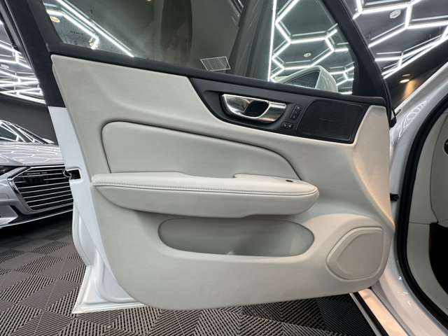 ボルボ Ｖ６０ リチャージ プラグイン ハイブリッド Ｔ６ ＡＷＤ インスクリプション R3年 (関東) 99