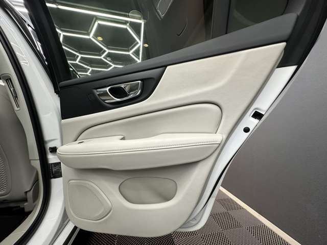 ボルボ Ｖ６０ リチャージ プラグイン ハイブリッド Ｔ６ ＡＷＤ インスクリプション R3年 (関東) 99