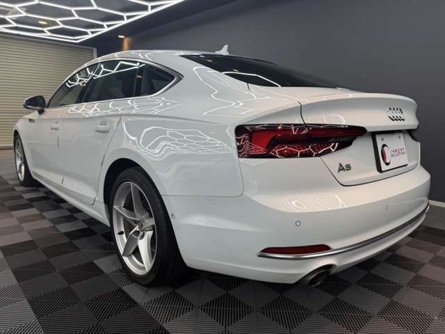 アウディ Ａ５　スポーツバック ４０　ＴＦＳＩ　スポーツ R1年 (関東) 99