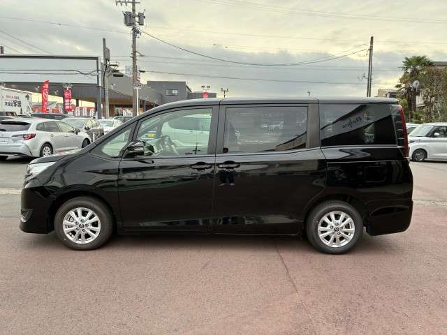 トヨタ ノア １．８ ハイブリッド Ｘ R3年 (東海) 99