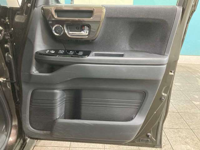 ホンダ Ｎ　ＢＯＸ カスタム ６６０ Ｇ Ｌ ホンダセンシング ４ＷＤ H30年 () 99