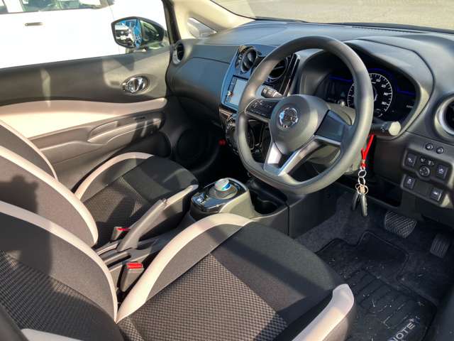 日産 ノート １．２ Ｅ－ＰＯＷＥＲ Ｘ H30年 (関東) 99