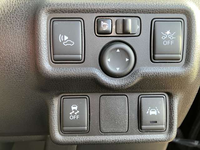 日産 ノート １．２ Ｅ－ＰＯＷＥＲ Ｘ H30年 (関東) 99