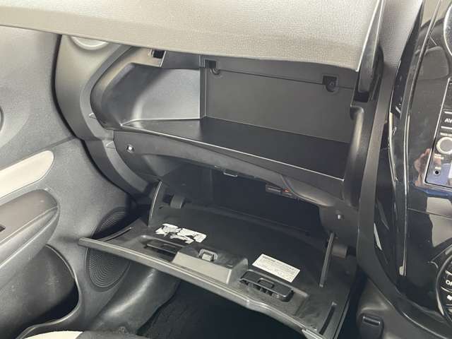 日産 ノート １．２ Ｅ－ＰＯＷＥＲ Ｘ H28年 (関東) 99