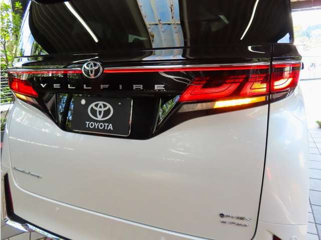 トヨタ ヴェルファイア　ＰＨＥＶ プラグインハイブリッド ２．５ エグゼクティブ ラウンジ Ｅ－ＦＯＵＲ ４ＷＤ R7年 (関東) 99