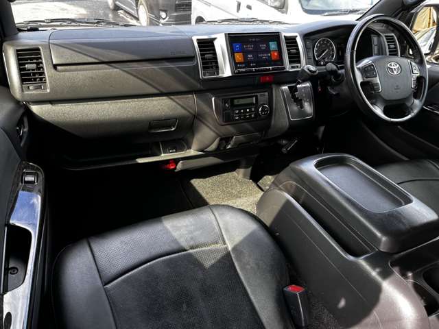 トヨタ ハイエースバン ２．８ スーパーＧＬ ダークプライムＩＩ ロングボディ ディーゼルターボ ４ＷＤ R2年 (関東) 99