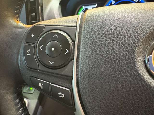 トヨタ ヴォクシー １．８ ハイブリッド Ｖ H28年 (近畿) 99