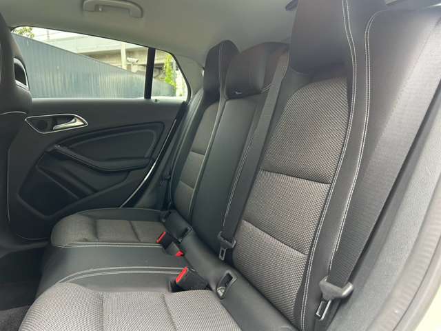 メルセデスベンツ ＣＬＡシューティングブレーク ＣＬＡ１８０　ＡＭＧ　スタイル H29年 () 99